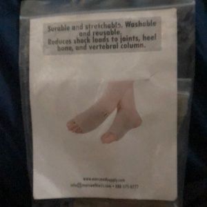 It’s brand new, are washable,reusable, one por in color beige for your feet